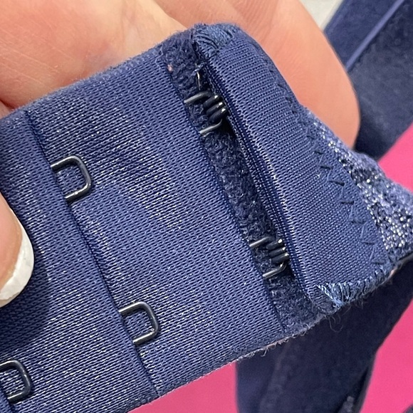 PINK Victoria’s Secret Navy Blue Cheetah Print T Shirt Bra Size 34DD - Picture 5 of 10